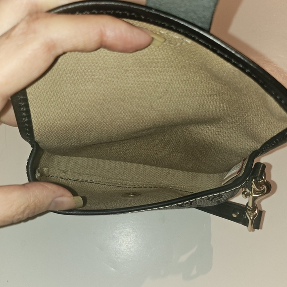 Dooney & Bourke black mini wristlet With Blue Duck Hangtag - Picture 3 of 7